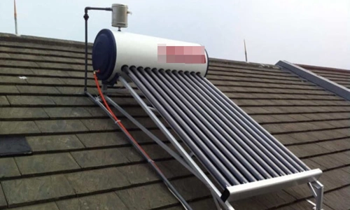 Không biết mẹo, gia chủ lắp bình nước nóng mặt trời rét run